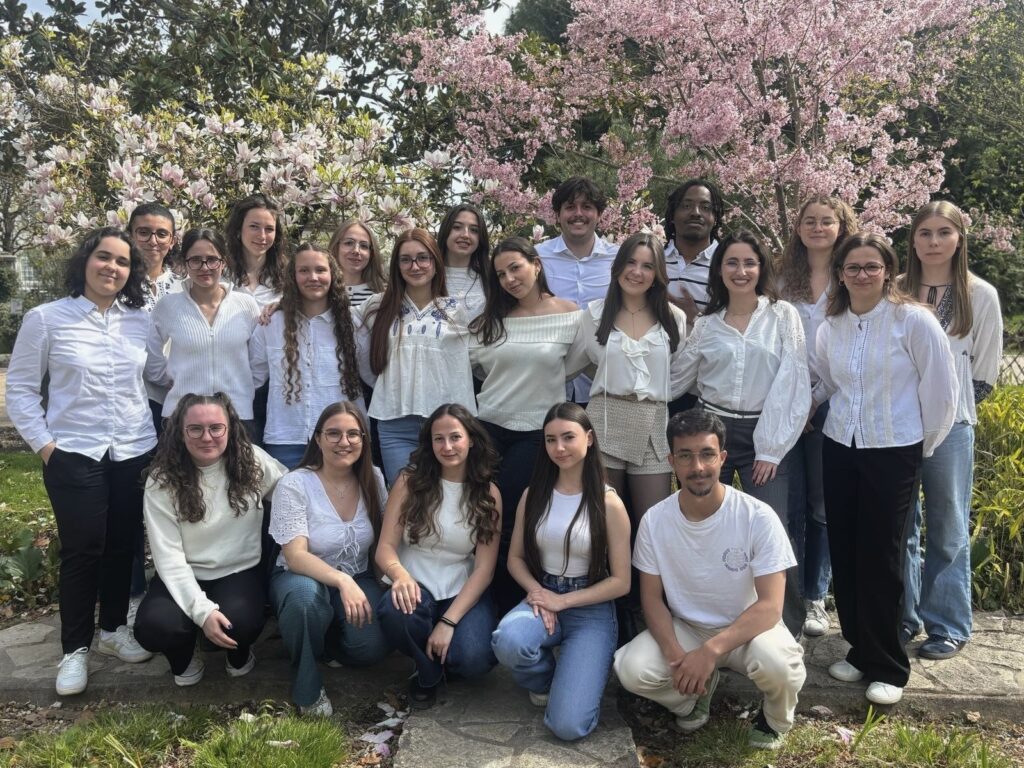 Le Tutorat des Carabins de Tours vous présente son nouveau bureau pour l'année 2025-2026 !